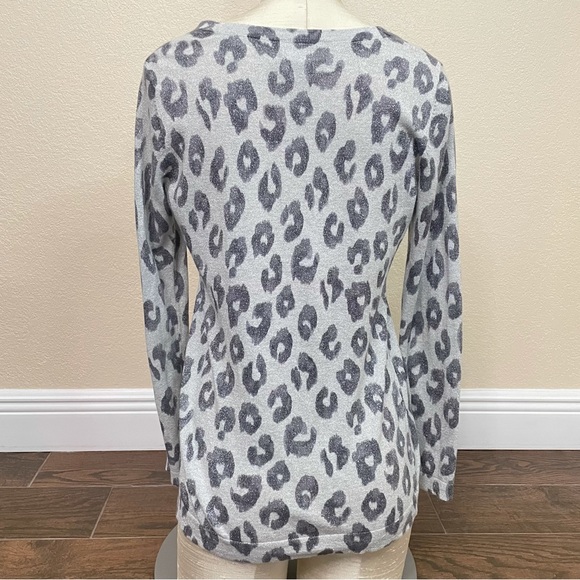 Old Navy Gray Animal Print Holiday Metallic Embellished Cardigan Size Small - Picture 8 of 11